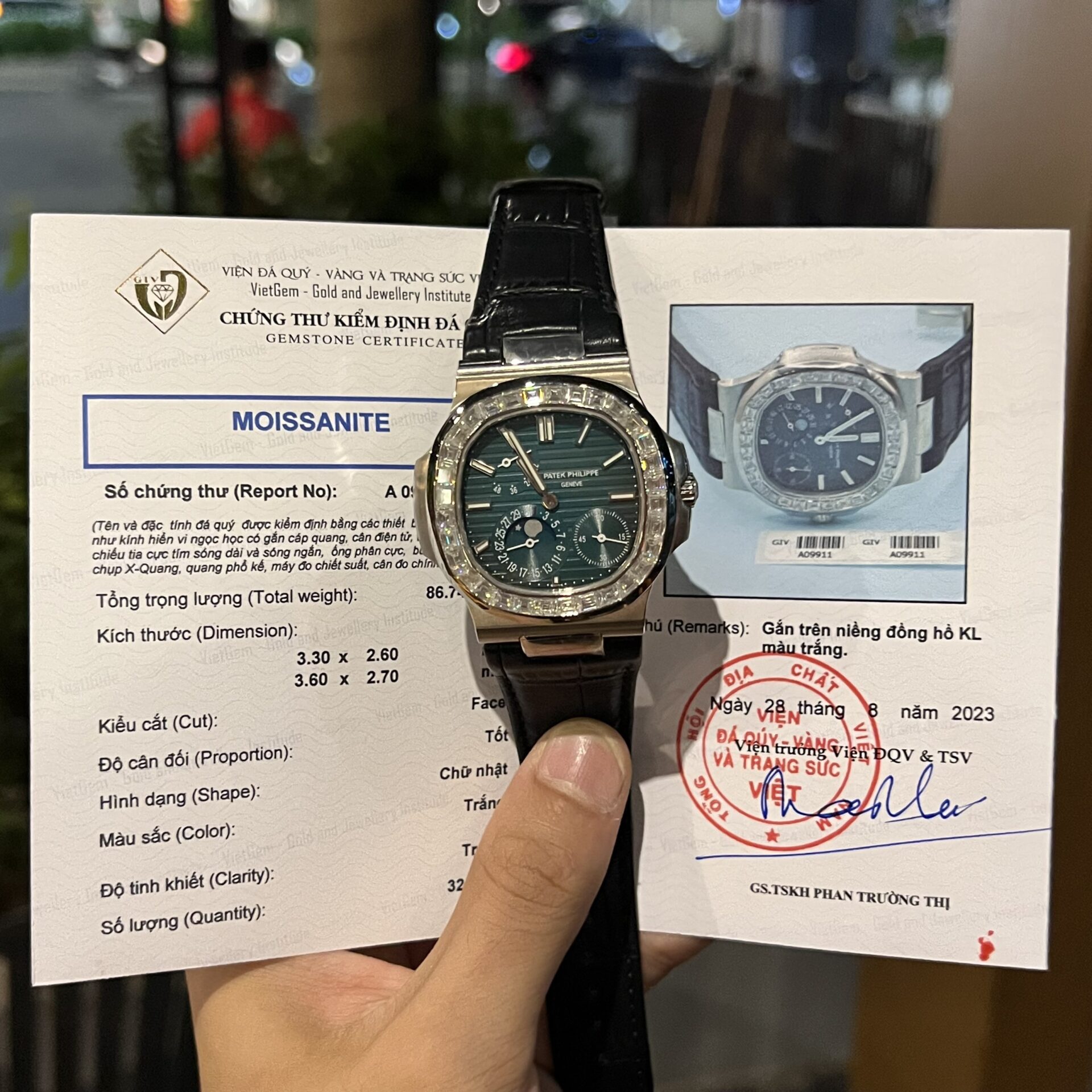 Patek Philippe Nautilus 5722G With Diamond Moissanite Replica 11 Watch 40mm - Top club