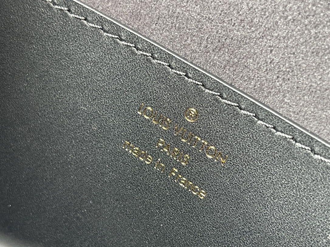 Louis Vuitton Tilsitt m465481:1High-quality replica