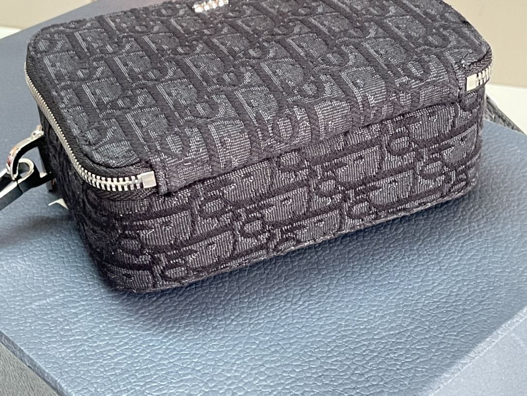 Pouch With Strap Black/Beige For Women‎ 6.5in/17cm CD 2OBBC119YSE_H03E1:1High-quality replica