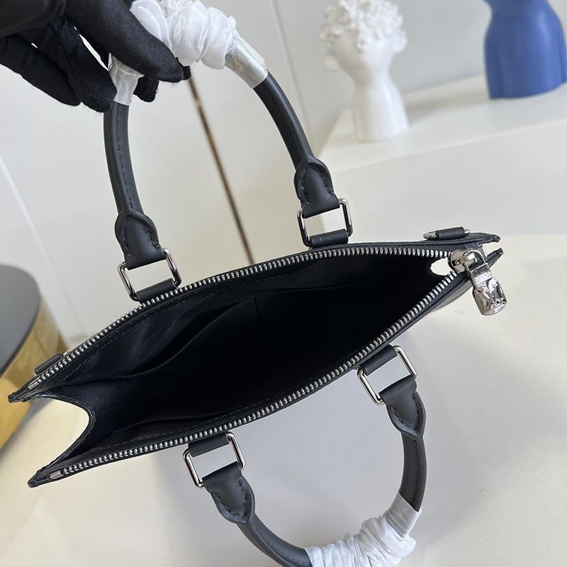 Louis Vuitton Crossflat Tote Replica – Black (M46098)1:1High-quality replica