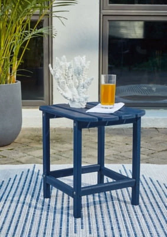 Signature Design by Ashley Casual Sundown Treasure End Table  Blue