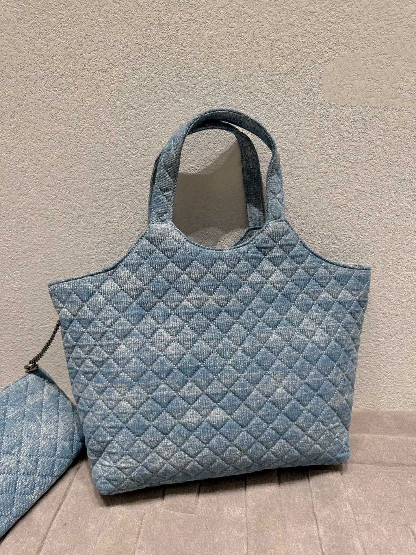 TO – Luxury Bags SLY 2811:1High-quality replica