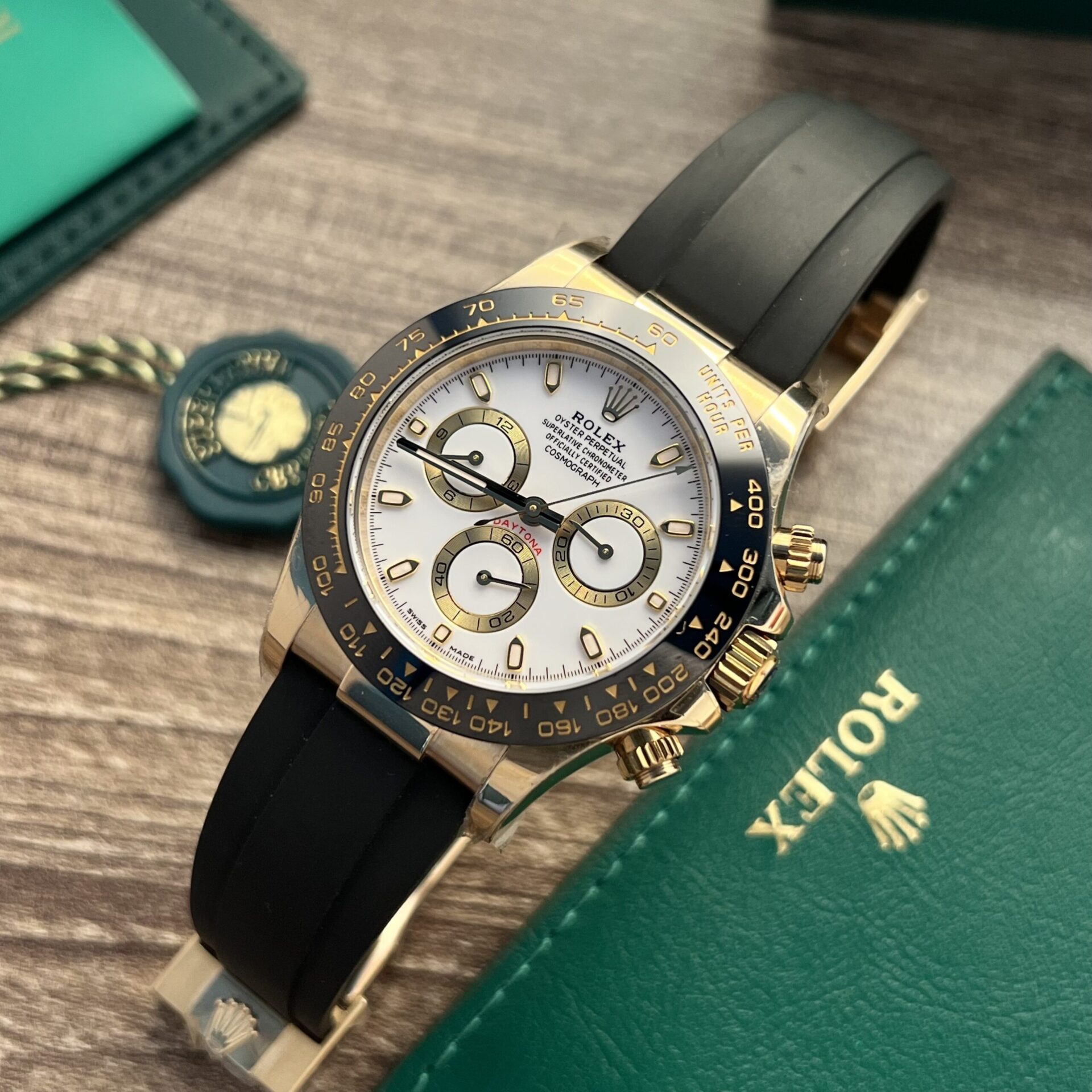 Rolex Cosmograph Daytona Replica Watch White Dial BT Factory 40mm - Elite Watch Atelier