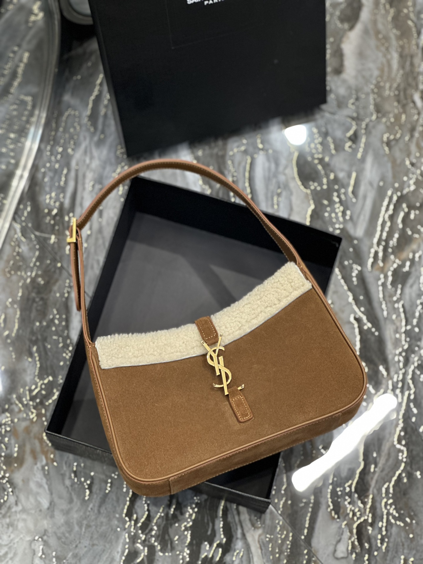LE 5 À 7 HOBO BAG IN LIZARD SHINY LEATHER1:1High-quality replica