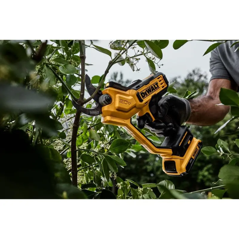 DEWALT 20V MAX 1 1/2 in Cordless Pruner Bare Tool - DCPR320B - Image 5 DEWALT 20V MAX 1 1/2 in Cordless Pruner Bare Tool - DCPR320B - Image 5