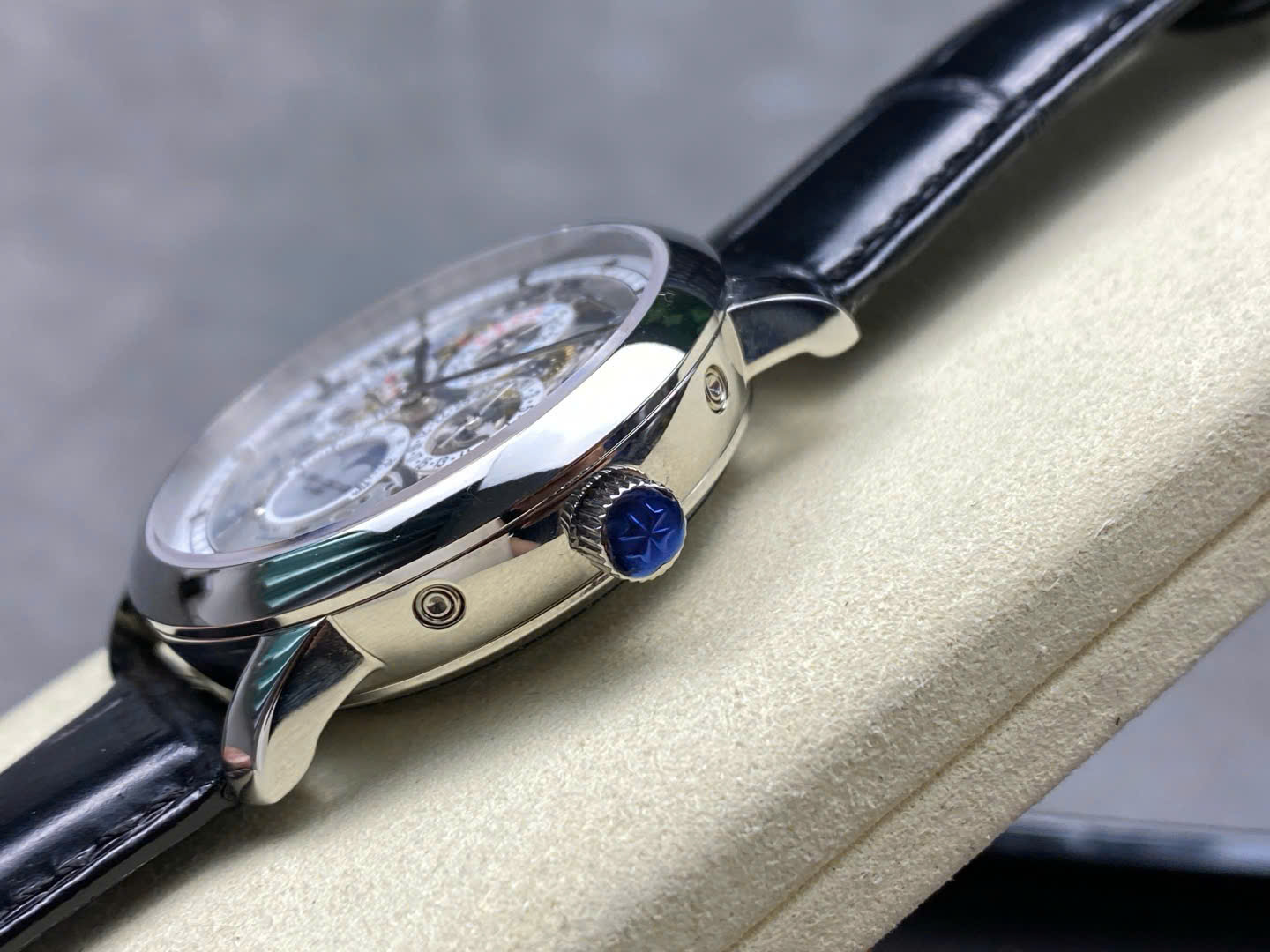 Vacheron Constantin Traditionnelle 43175 Replica Watch Mens Leather Strap 41mm - Top club