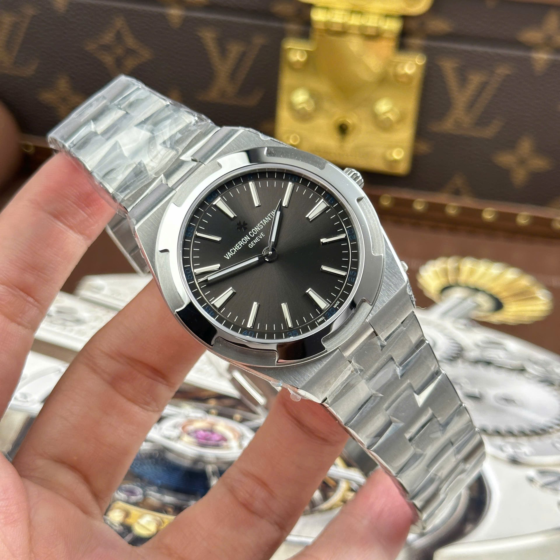 Vacheron Constantin Overseas Ultra-Thin 2000V Imitation Watches Gray Dial Metal Wire 8F Factory 40mm - Top club