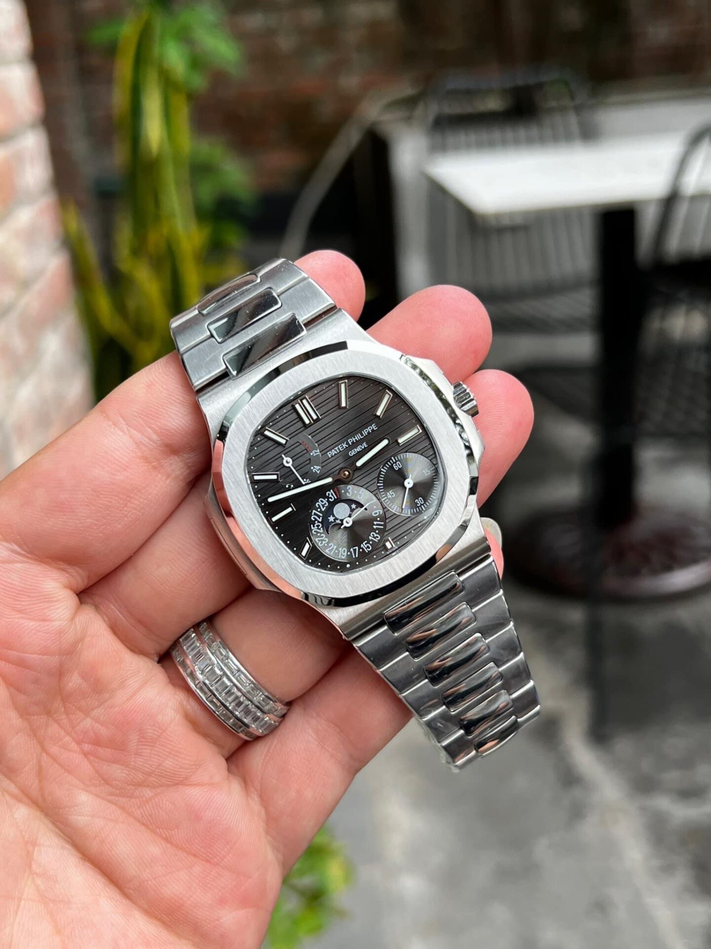 Patek Philippe Replica Watch Nautilus 5712 Metal Strap Gray Dial Factory GR 40mm - Elite Watch Atelier