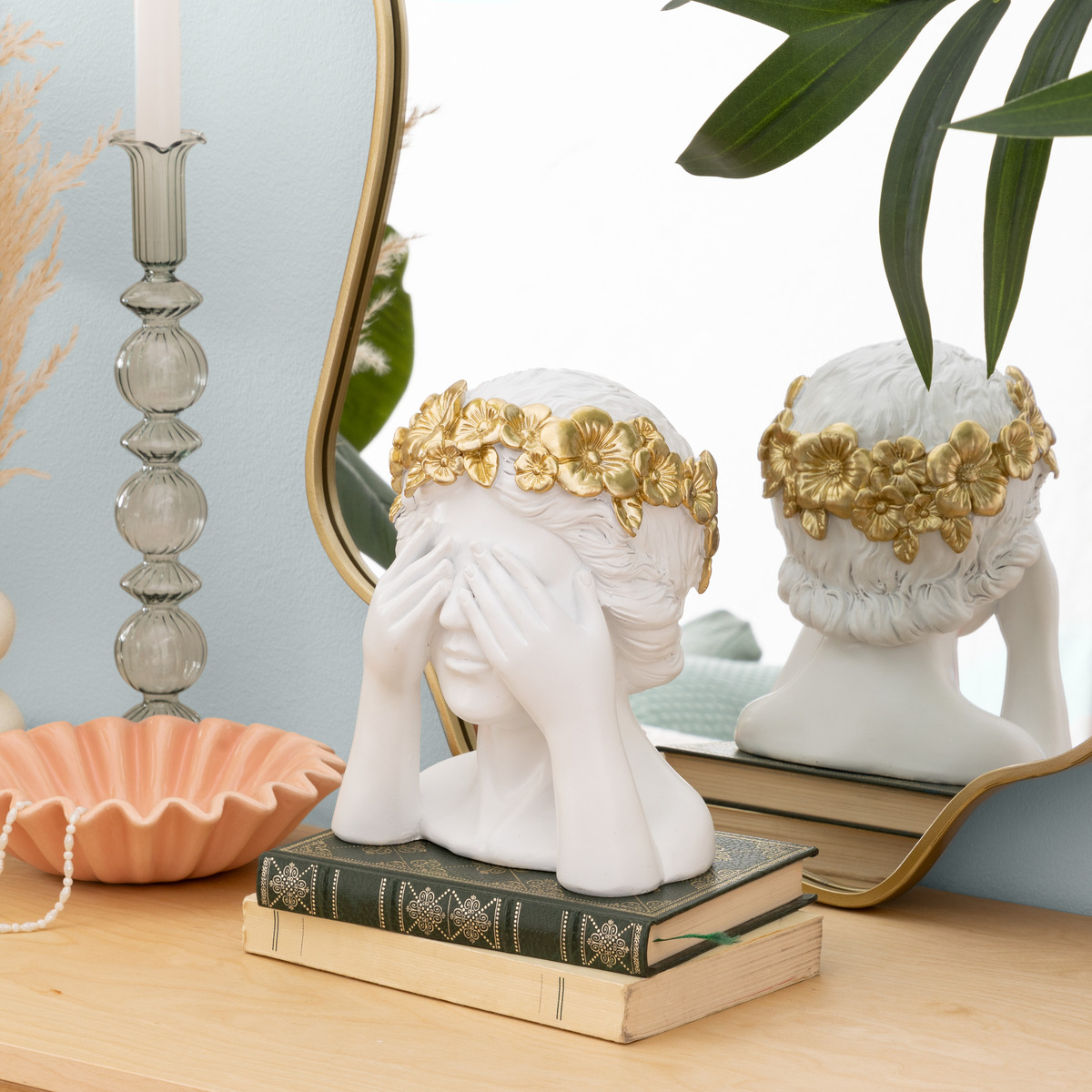 Bust of woman "Wild" Resin, White, H.22 cm