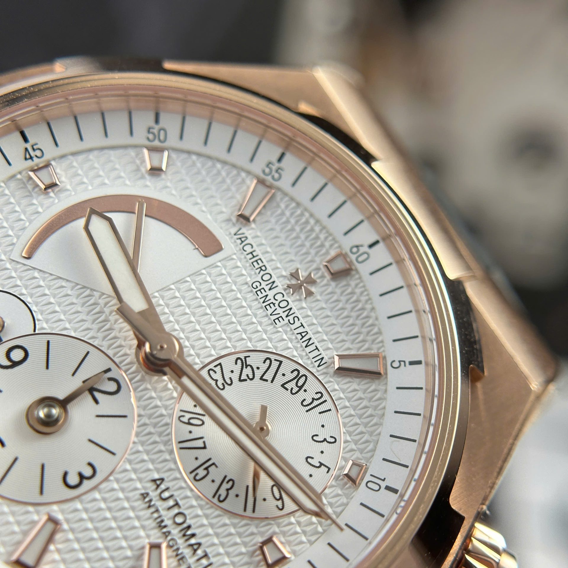 Vacheron Constantin Replica Watch Overseas Dual Time 47450 White Dial Rubber Strap 9F 42mm - Top club