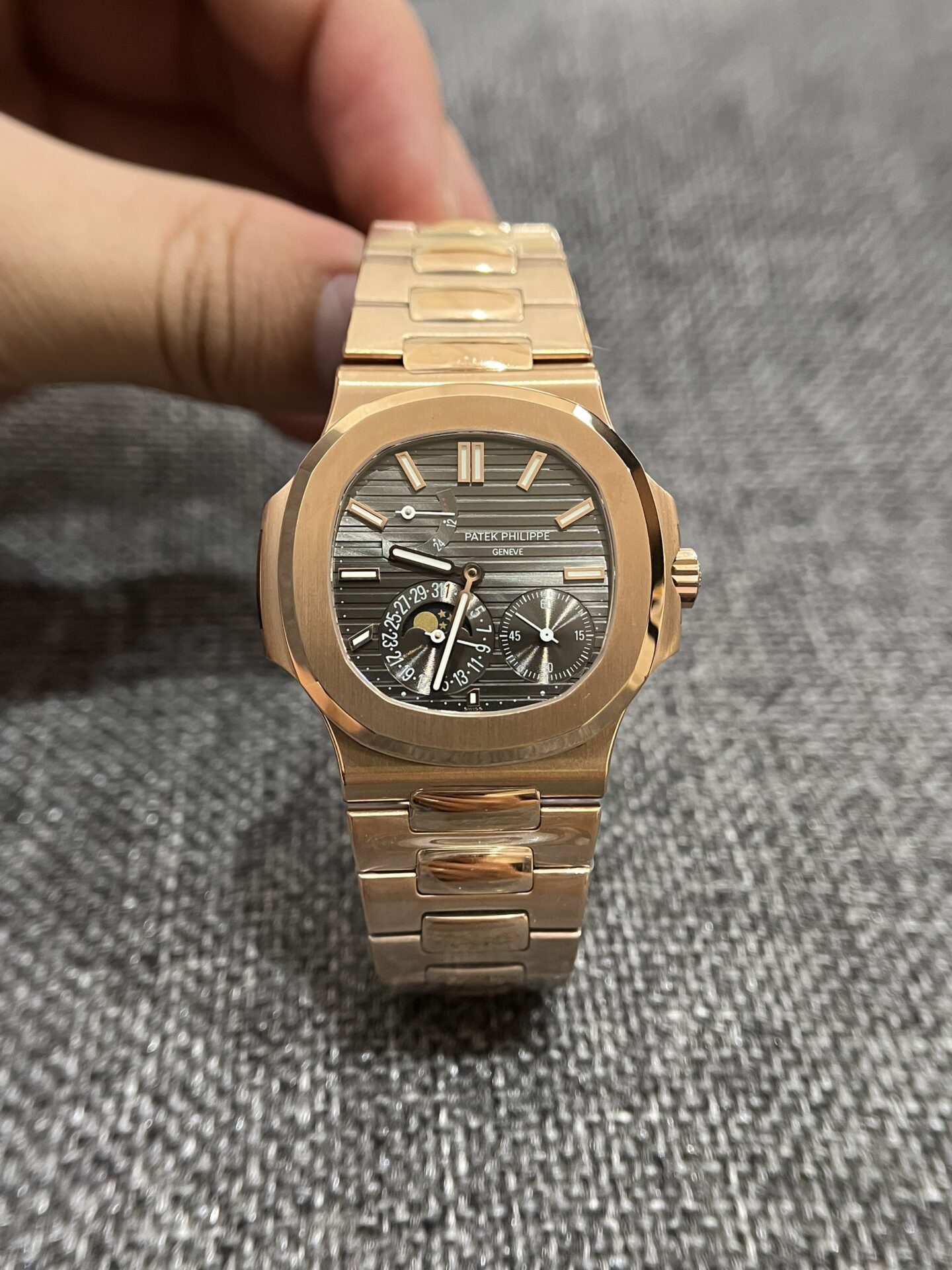 Patek Philippe Replica Watch Nautilus 5712R Gray Dial GR Factory 40mm - Elite Watch Atelier