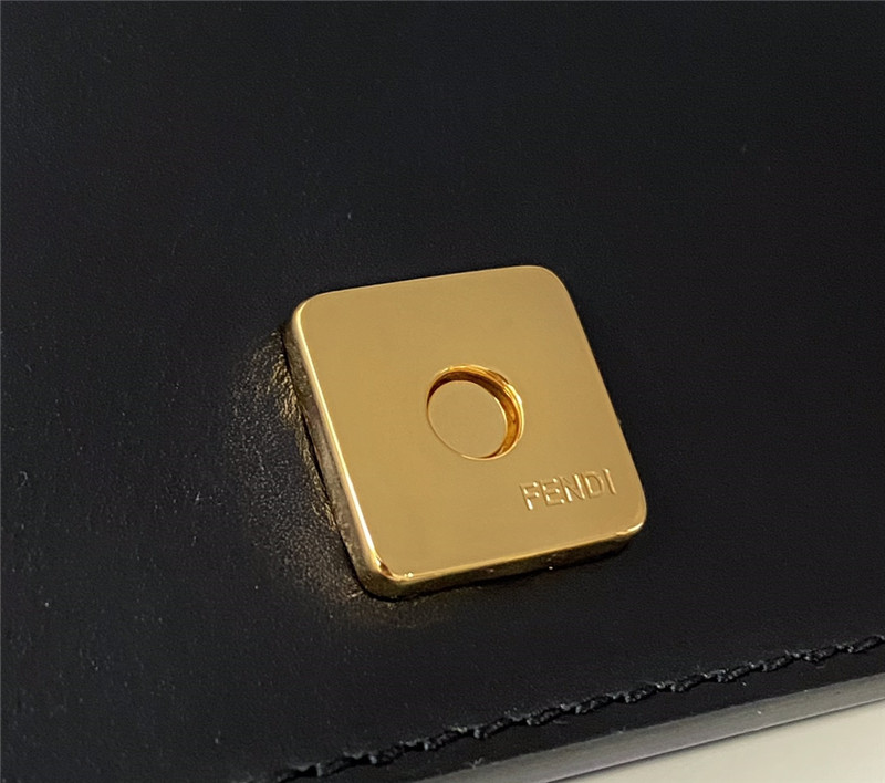 fendi chain wallet - Replicaclubs