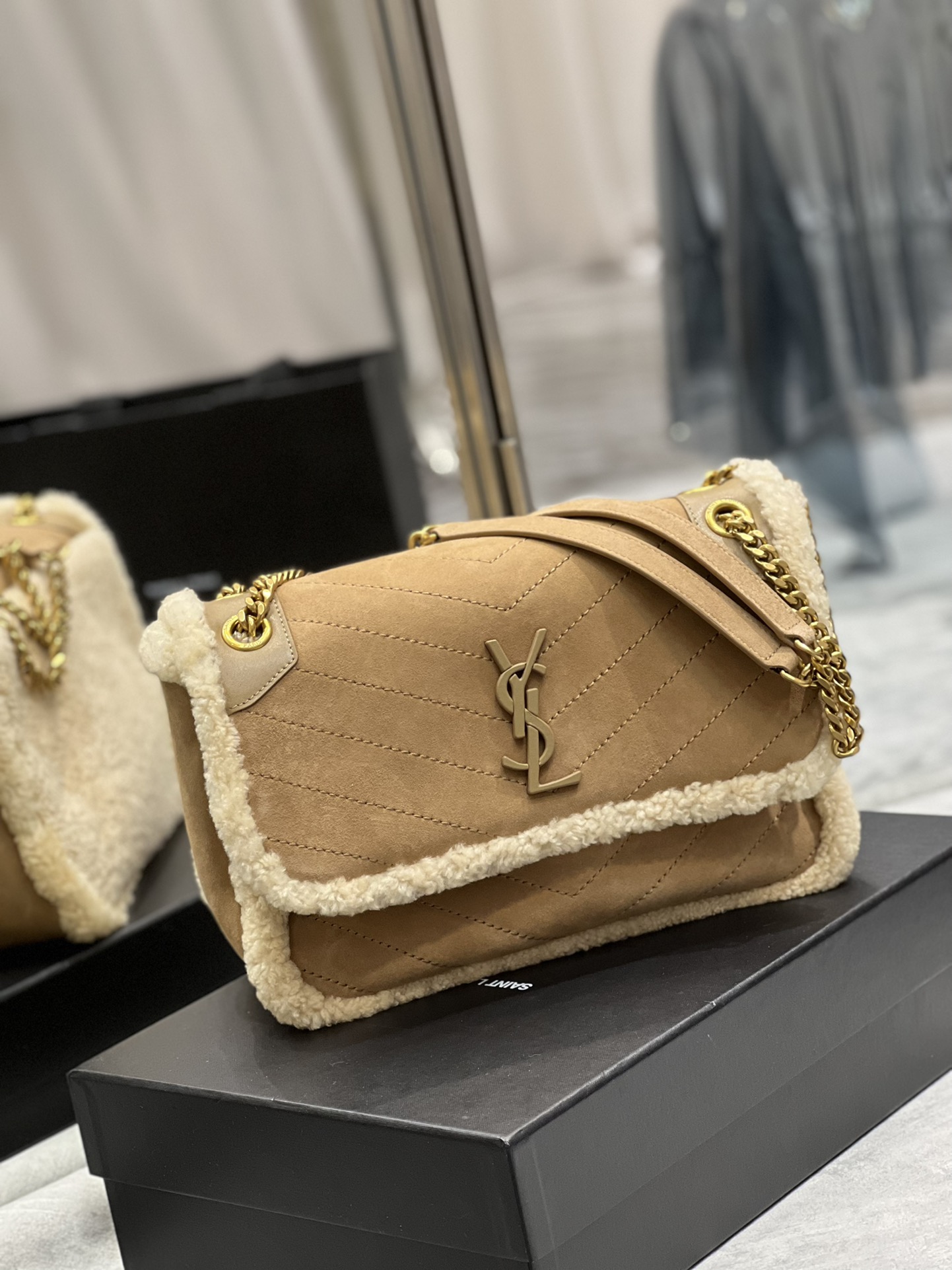 NIKI BABY CHAIN BAG IN CRINKLED VINTAGE LEATHER