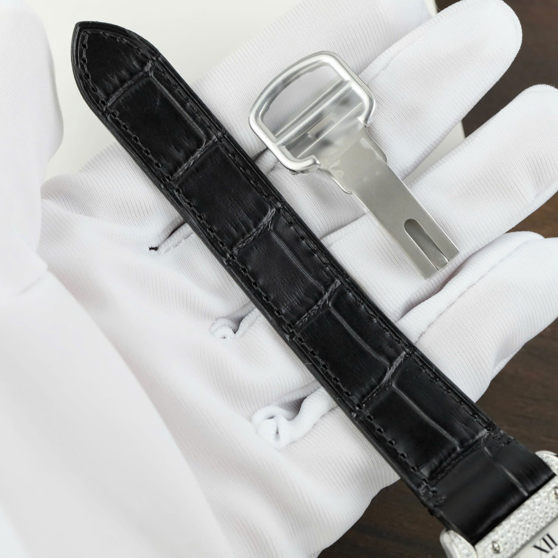 Cartier Santos Women��s White Dial Copies Watches Moissanite Diamonds Custom BV Factory 35.2mm - Top club