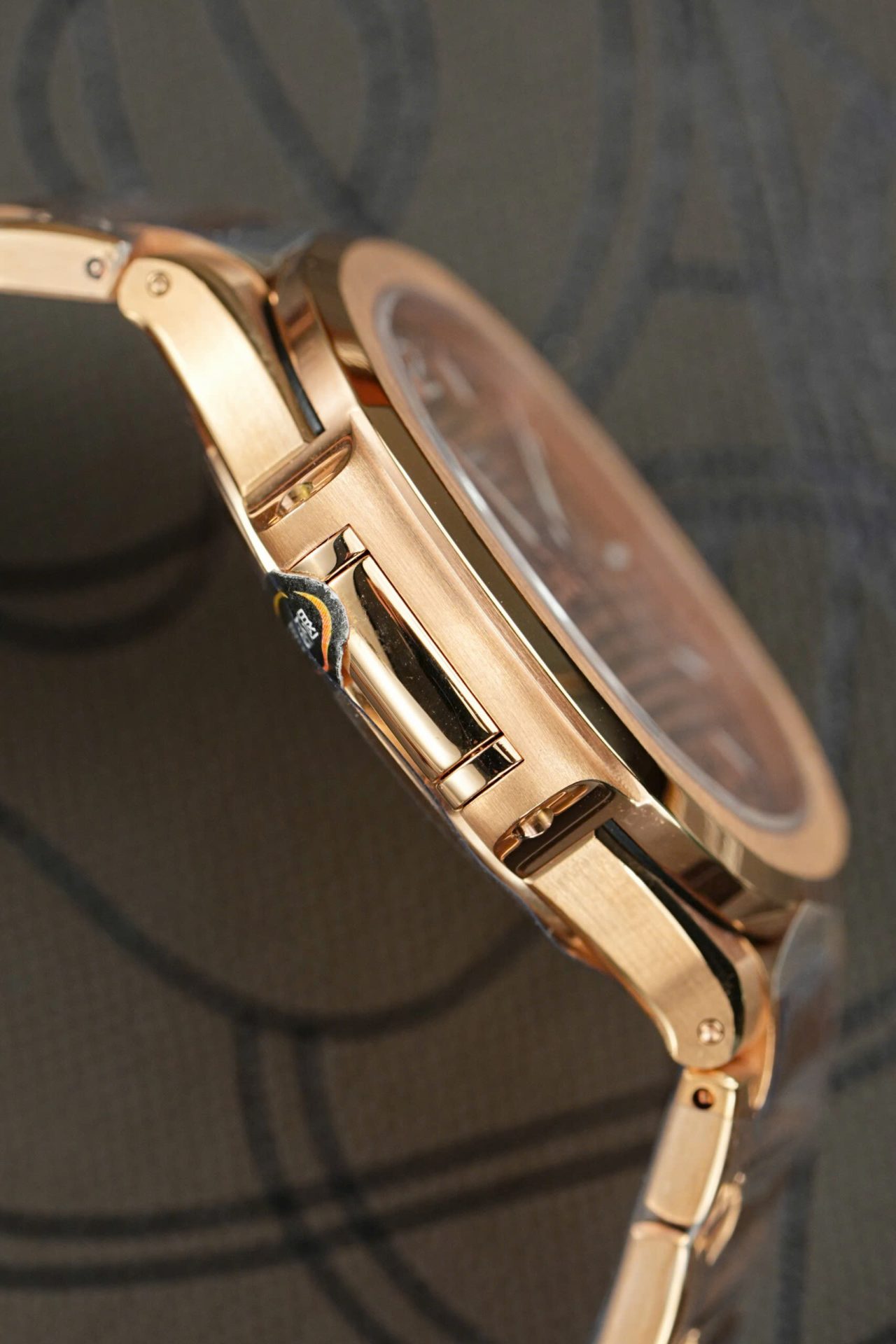 Patek Philippe Nautilus 7118 Replica Watches Rose Gold Swiss Movement 3K Factory 35,2mm - Top club