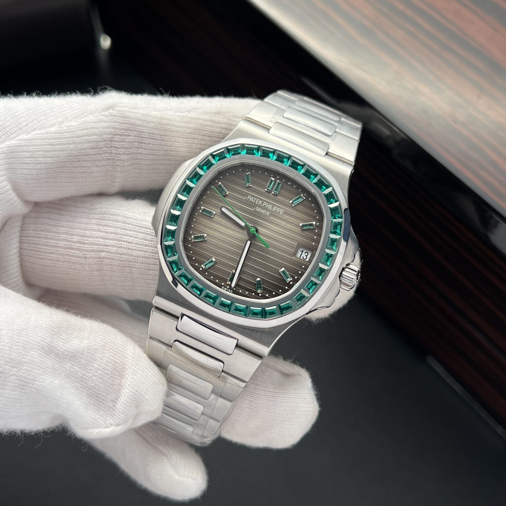 Patek Philippe Replica Watch Nautilus 5723 Gray Dial Metal Wire 40mm - Top club