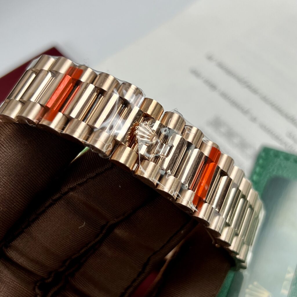 Rolex Replica Watch Day-Date Men s Chocolate Dial Diamond Bezel EW Factory 40mm - Top club