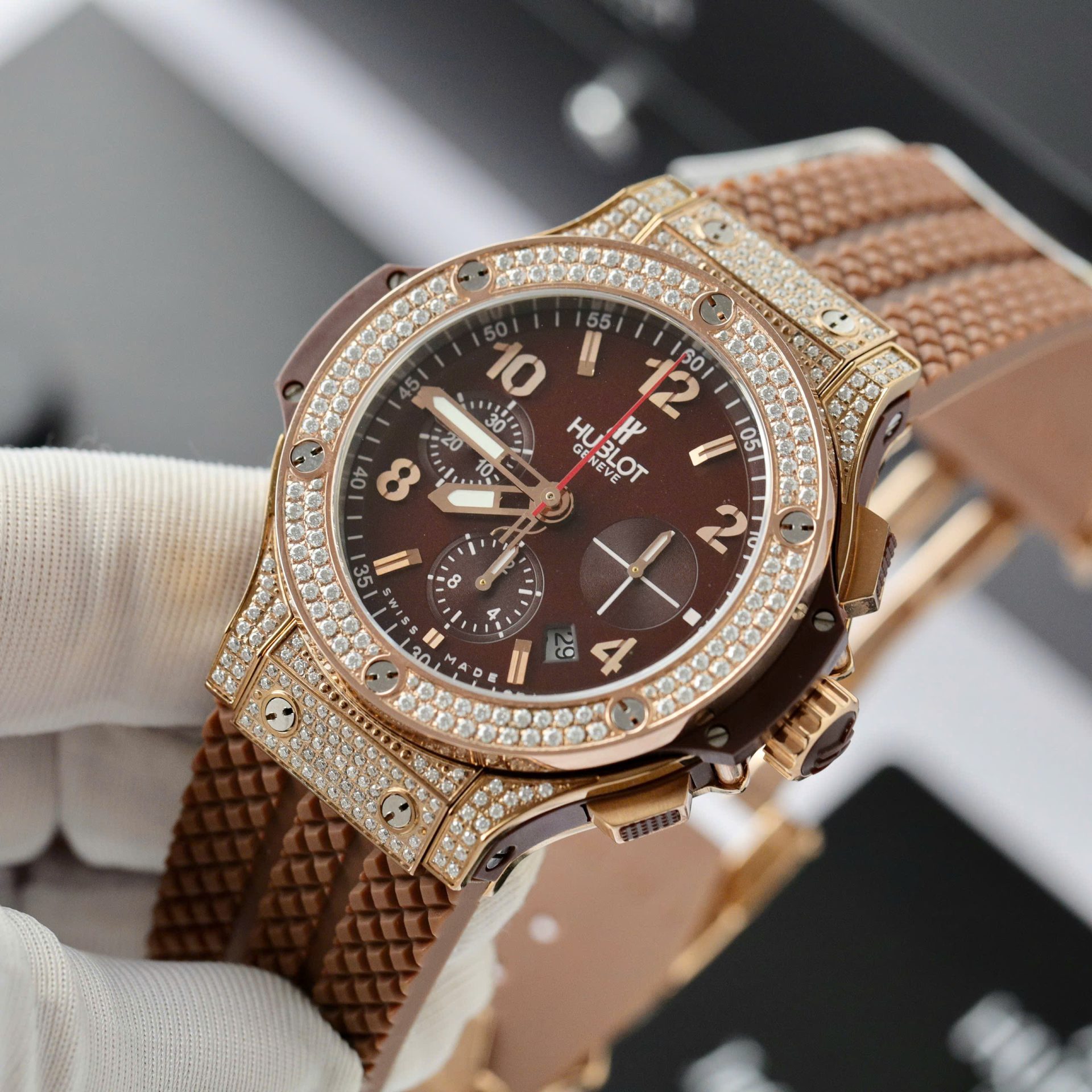 Hublot Big Bang King Gold Custom Moissanite Diamonds Hong Kong 42mm - Top club