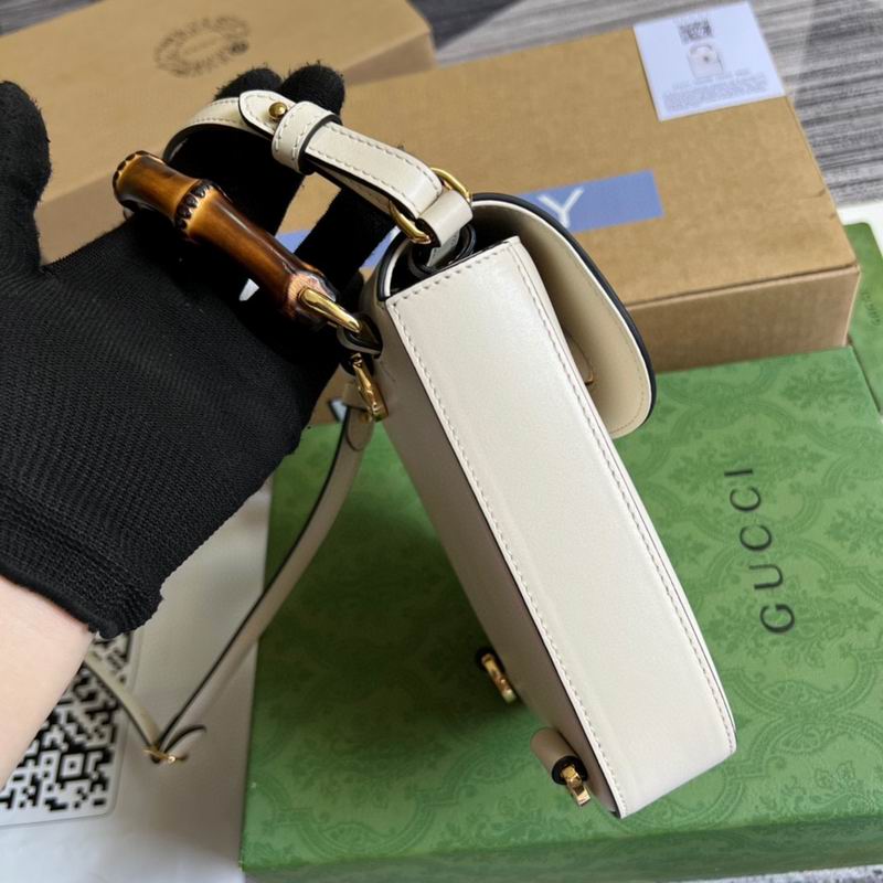 Bamboo mini handbag White leather – GB0451:1High-quality replica