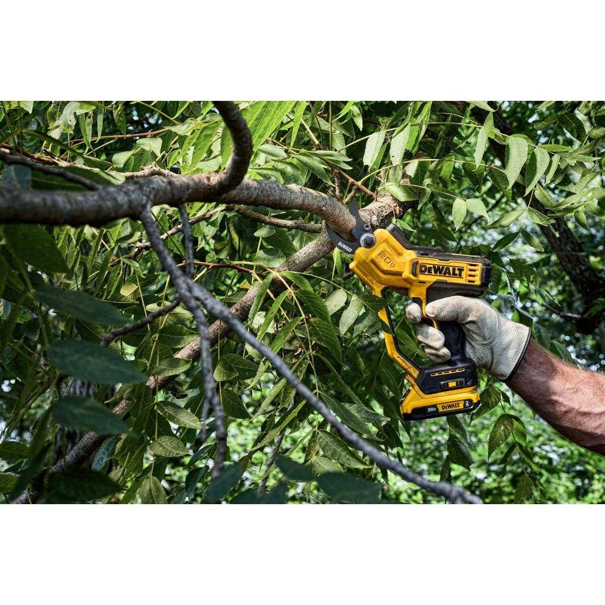 Dewalt 20V MAX Cordless Pruner - DCPR320B - Image 5 Dewalt 20V MAX Cordless Pruner - DCPR320B - Image 5