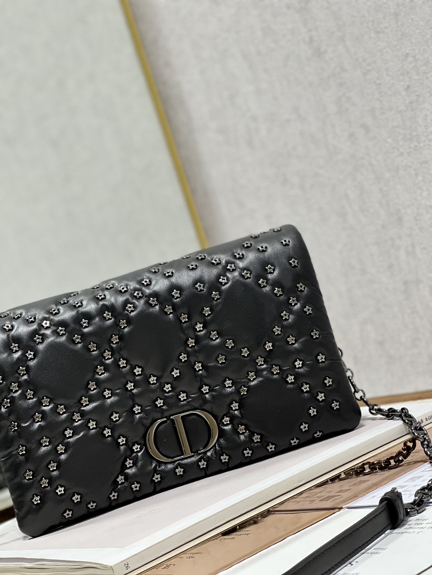 Caro Macrocannage Pouch Black/White For Women 7.5in/19.5cm S5135BNHH_M9001:1High-quality replica