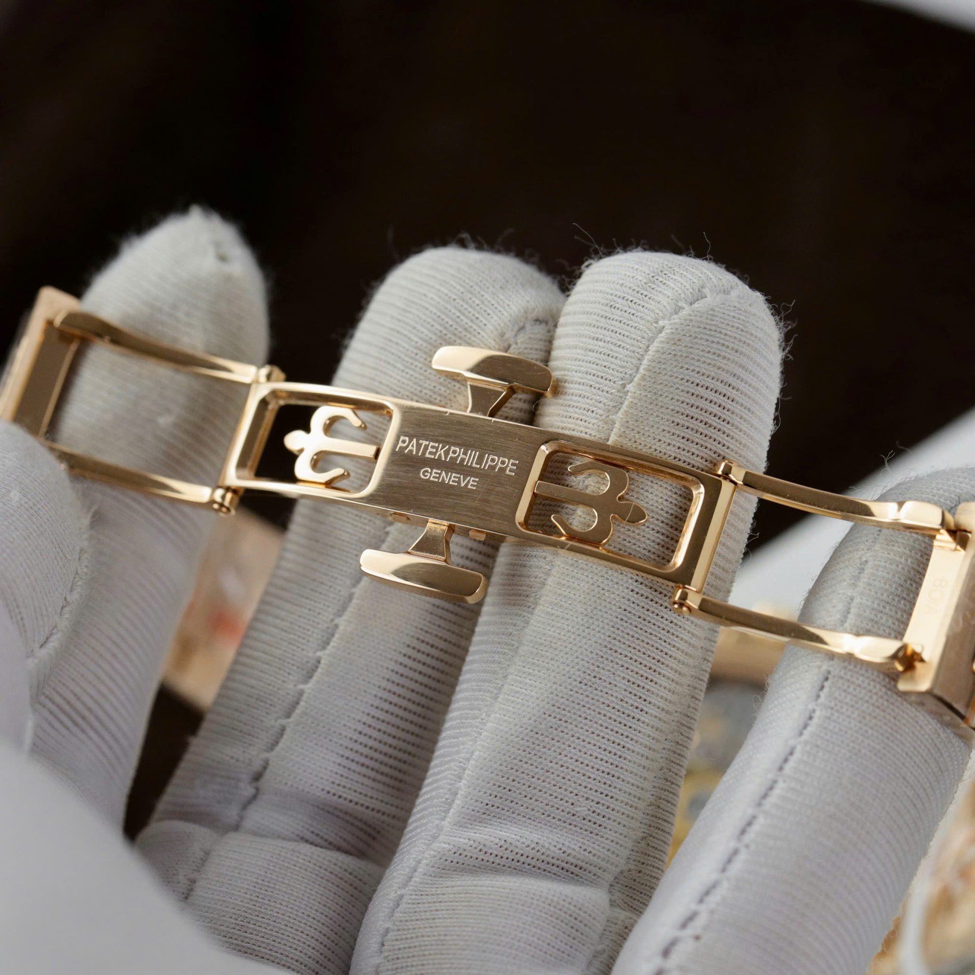 Patek Philippe Women White Dial Copies Watches Nautilus 7118 Gold Wrapped + Moissanite Diamonds 3K Factory 35.2mm - Top club