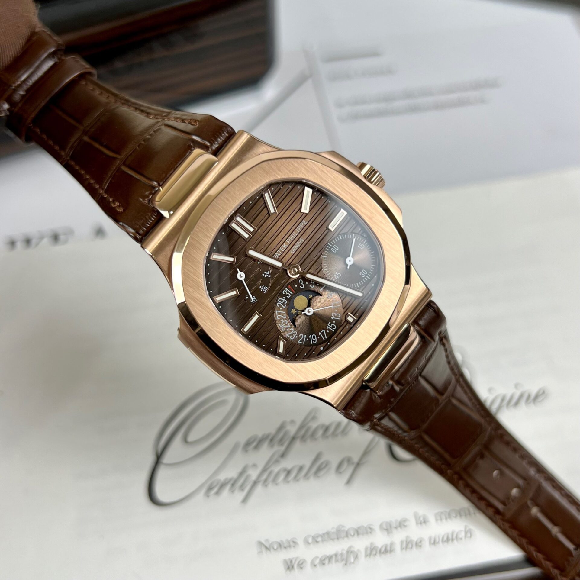 Patek Philippe Replica Watch Nautilus 5712R Chocolate Dial Gold Wrapped 40mm - Elite Watch Atelier
