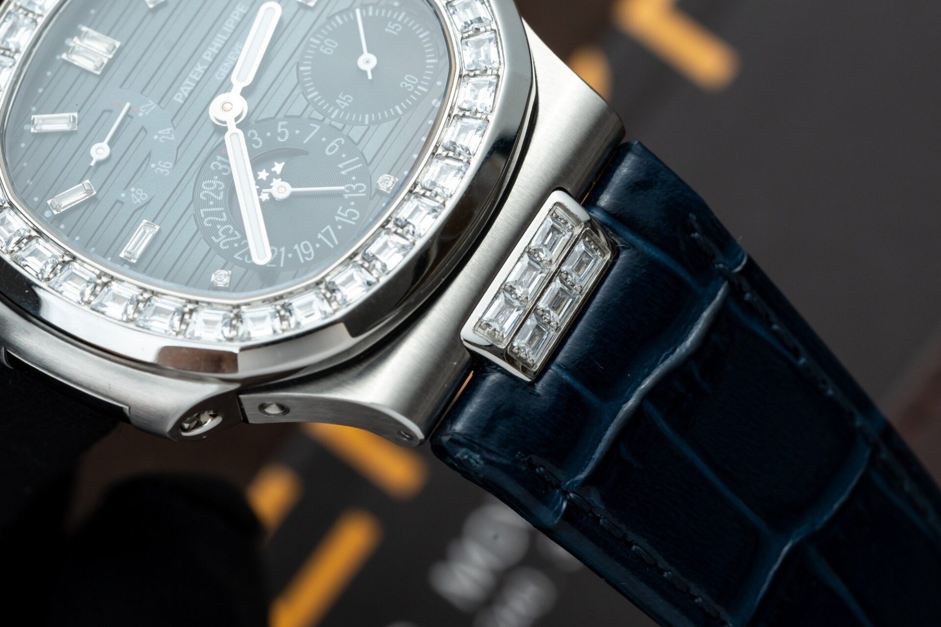 Patek Philippe Nautilus 5724G Replica Watch Blue GRF 40mm - Top club