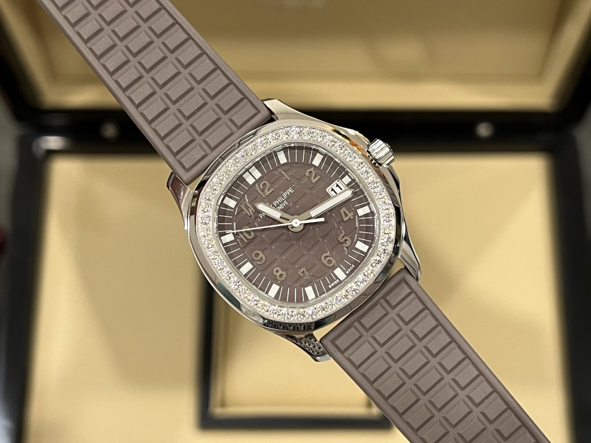 Patek Philippe Aquanaut 5067A Best Replica Watch Grey With Stone Bezel 35.6mm - Elite Watch Atelier