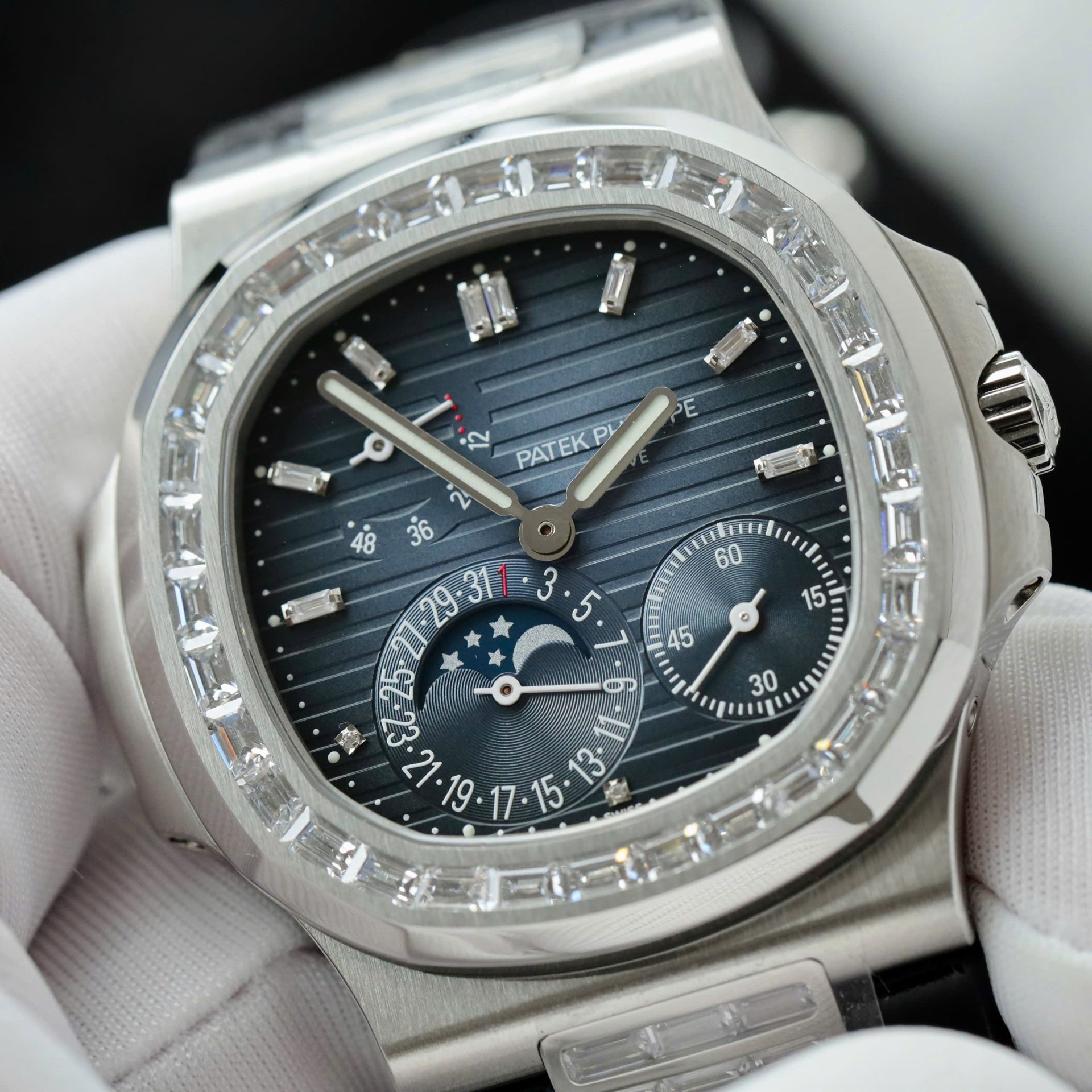 Patek Philippe Nautilus 5724R Replica Watches Blue Dial Full Function PPF FActory 40mm - Top club