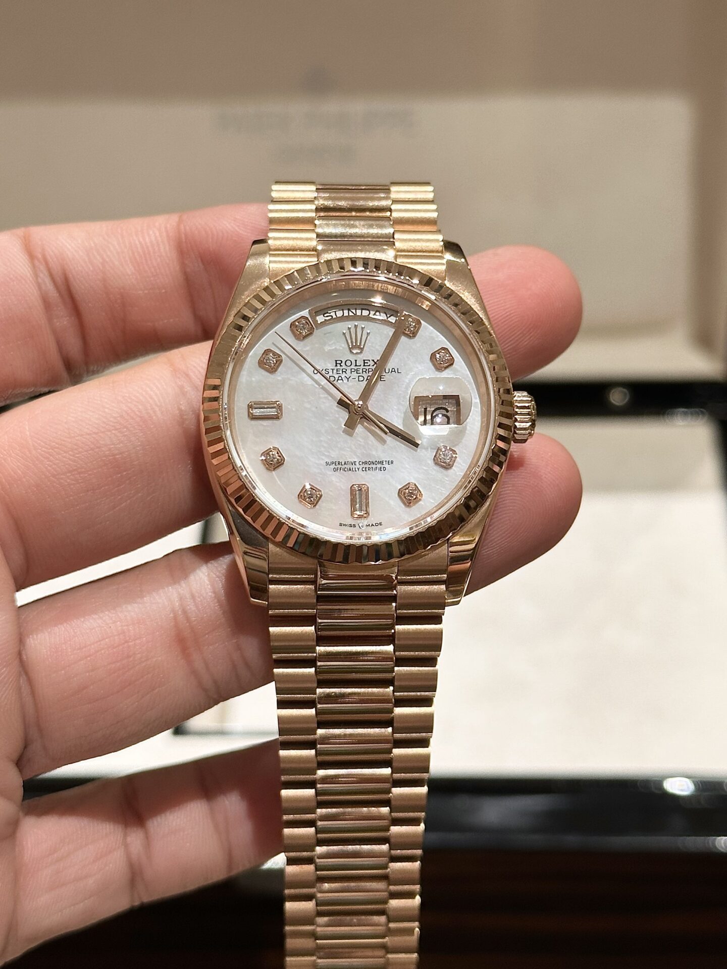 Rolex Day-Date Mother of Pearl Replica Watch Rose Gold EW Factory 36mm - Top club
