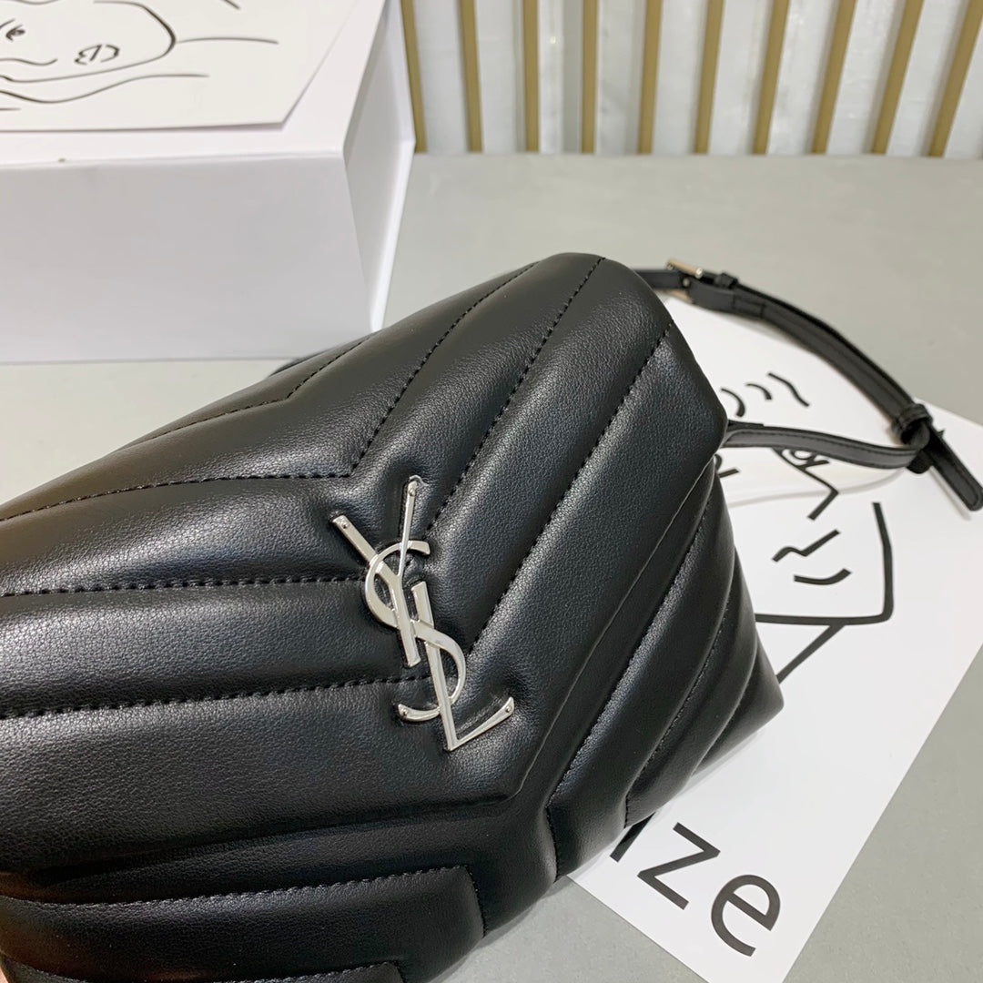 TO – Luxury Bags SLY 2741:1High-quality replica