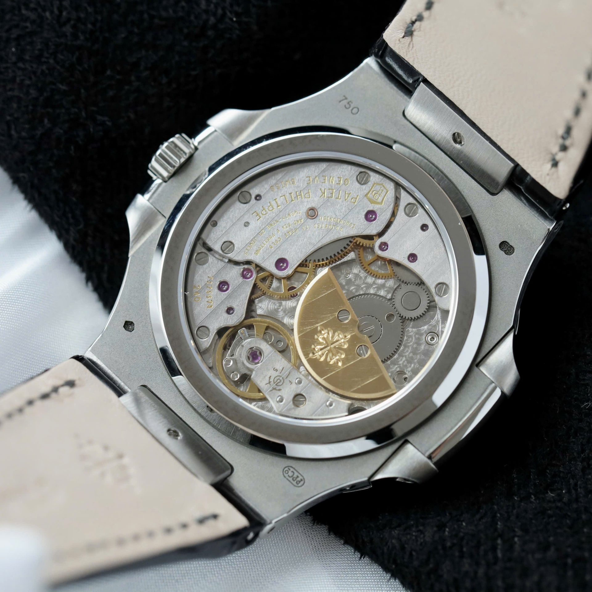 Patek Philippe Nautilus 5724R Replica Watches Blue Dial Full Function PPF FActory 40mm - Top club