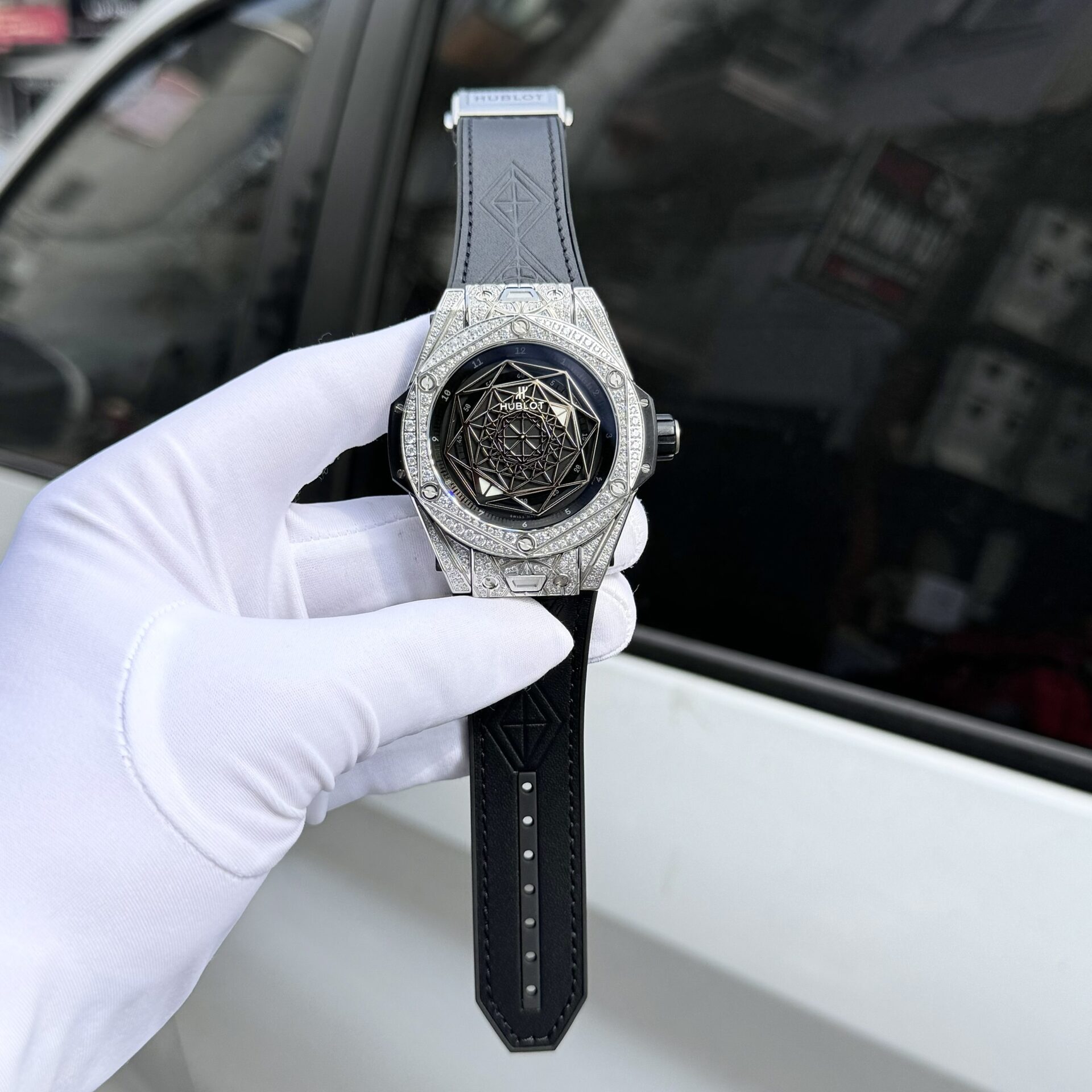 Hublot Replica 1:1 Watch Big Bang Sang Bleu Titanium With Full Stone 44mm - Top club