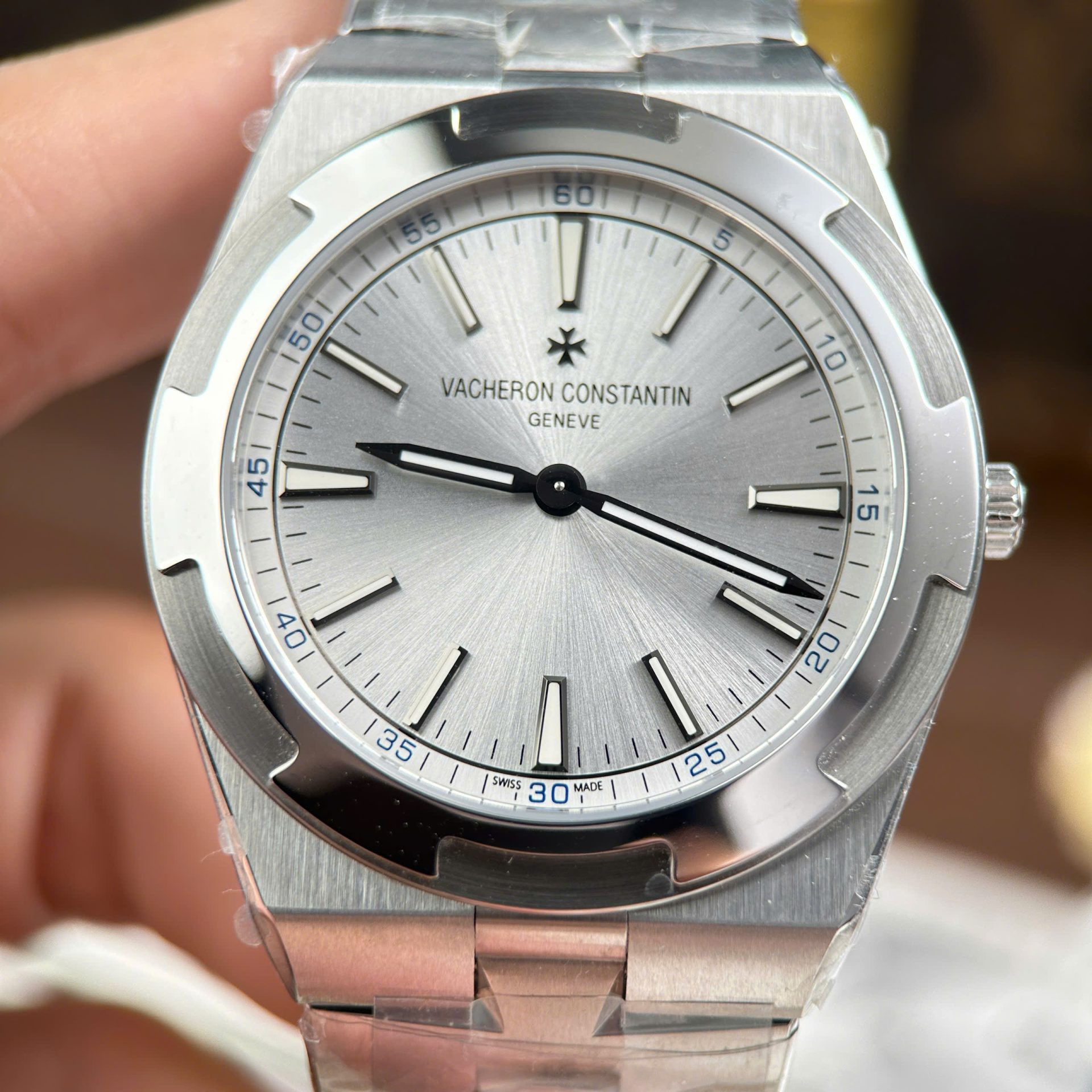 Vacheron Constantin Overseas Ultra-Thin 2000V Knock Off Watches White Dial Metal Wire 8F Factory 40mm - Top club