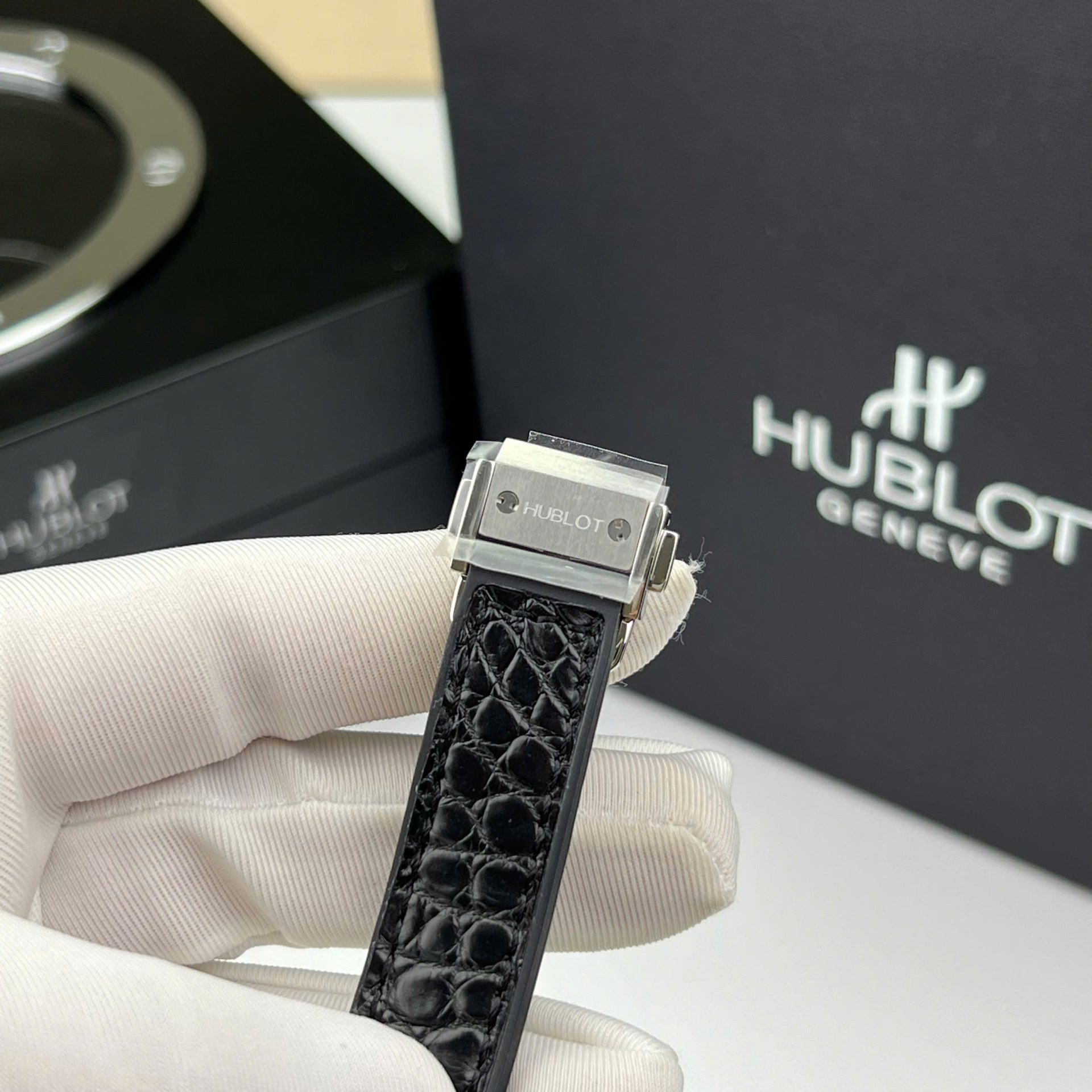 Hublot Classic Fusion Titanium Replica Wacth Black Custom Moissanite Diamonds 33mm - Top club