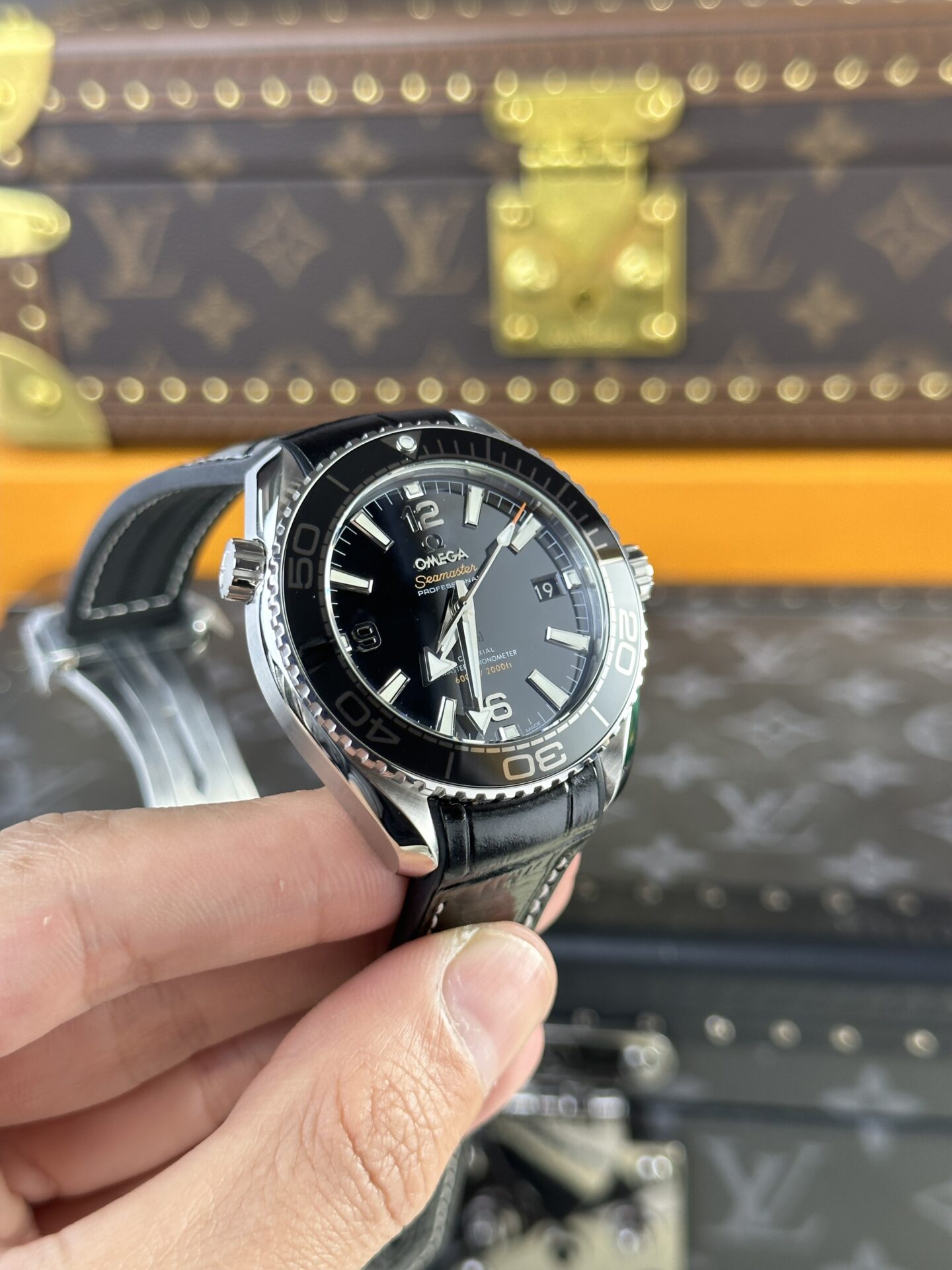 Omega Seamaster Planet Ocean Replica Watch Black Dial VS Factory 39.5mm - Elite Watch Atelier