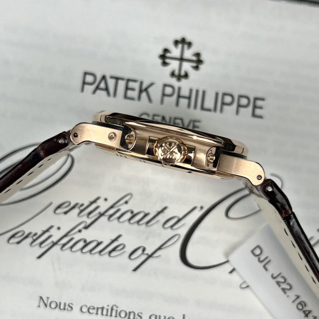 Patek Philippe Replica Watch Nautilus 5724 Gold-Wrapped With Moissanite Diamond ZF Factory 40mm - Top club