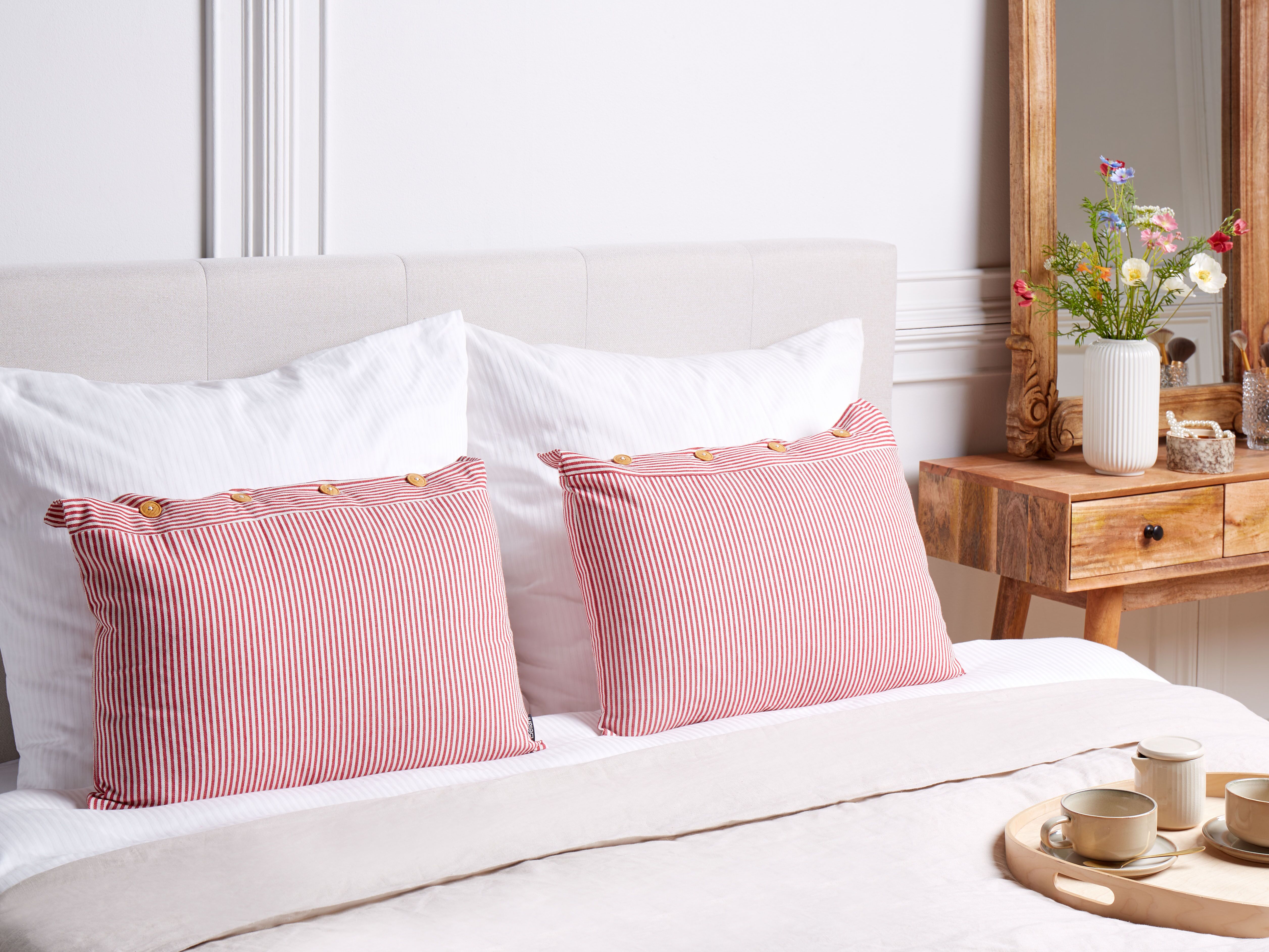 Set of 2 Decorative Cushions AALITA Cotton 40 x 60 cm Red Striped