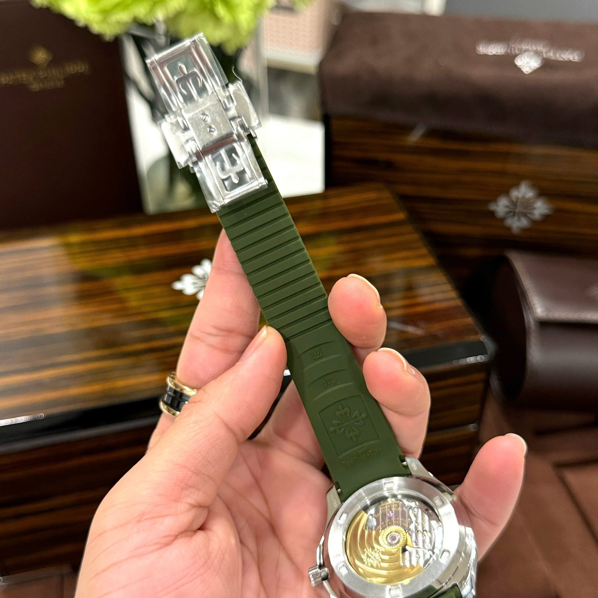 Patek Philippe Aquanaut 5261G Best Replica Watches Green Dial Rubber Strap 40mm - Top club