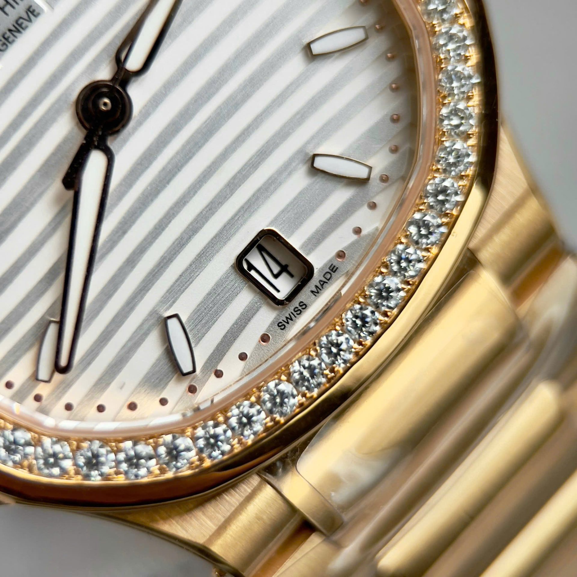 Patek Philippe Nautilus 7118 Best Replica Watches White Dial Bezel Moissanite Diamonds 35.2mm - Top club