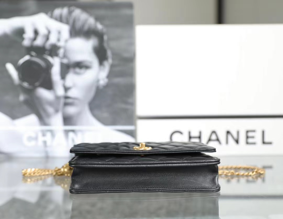 Chanel WOC
