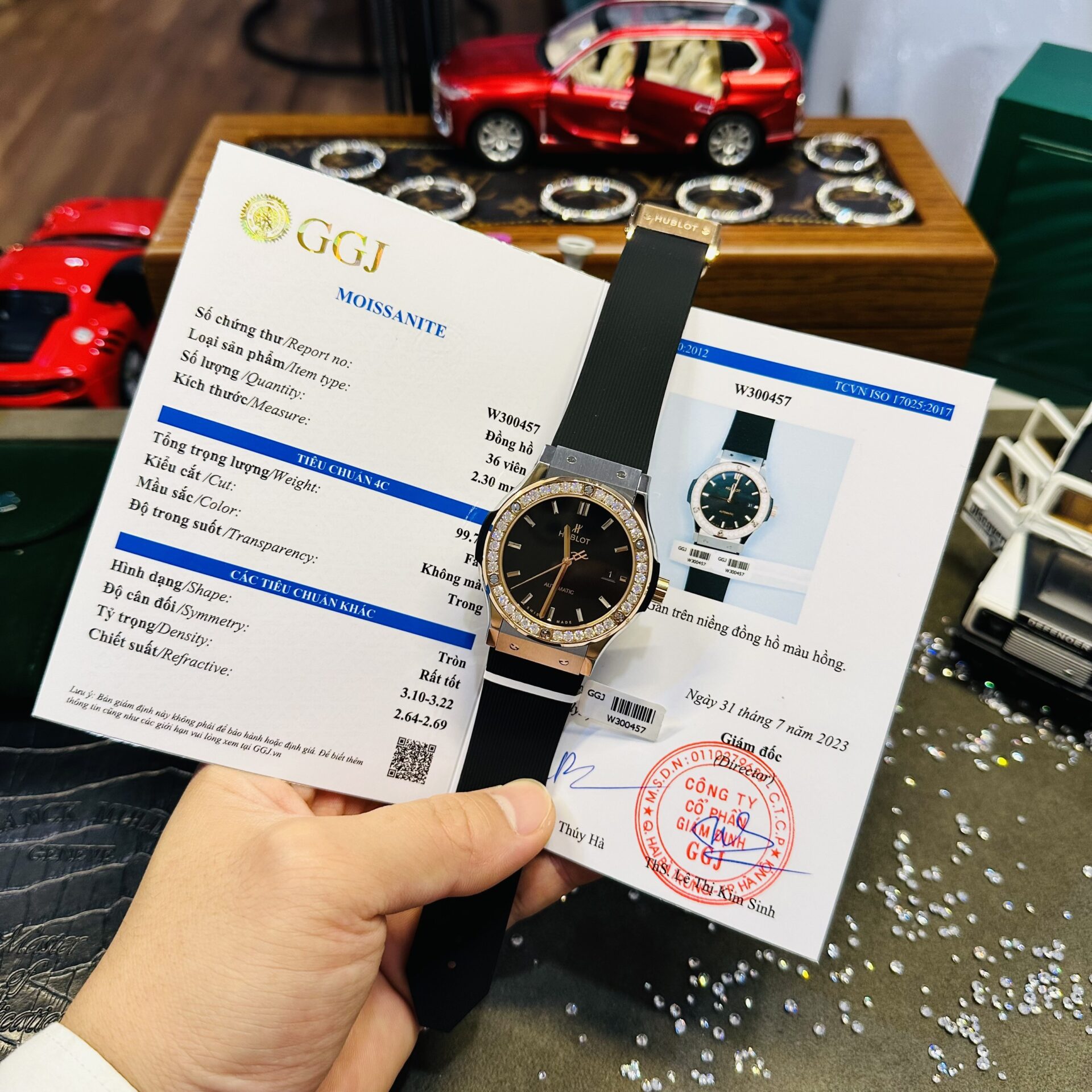 Hublot Replica Watch Demi With Moissanite Diamond Rubber Strap 42mm - Top club