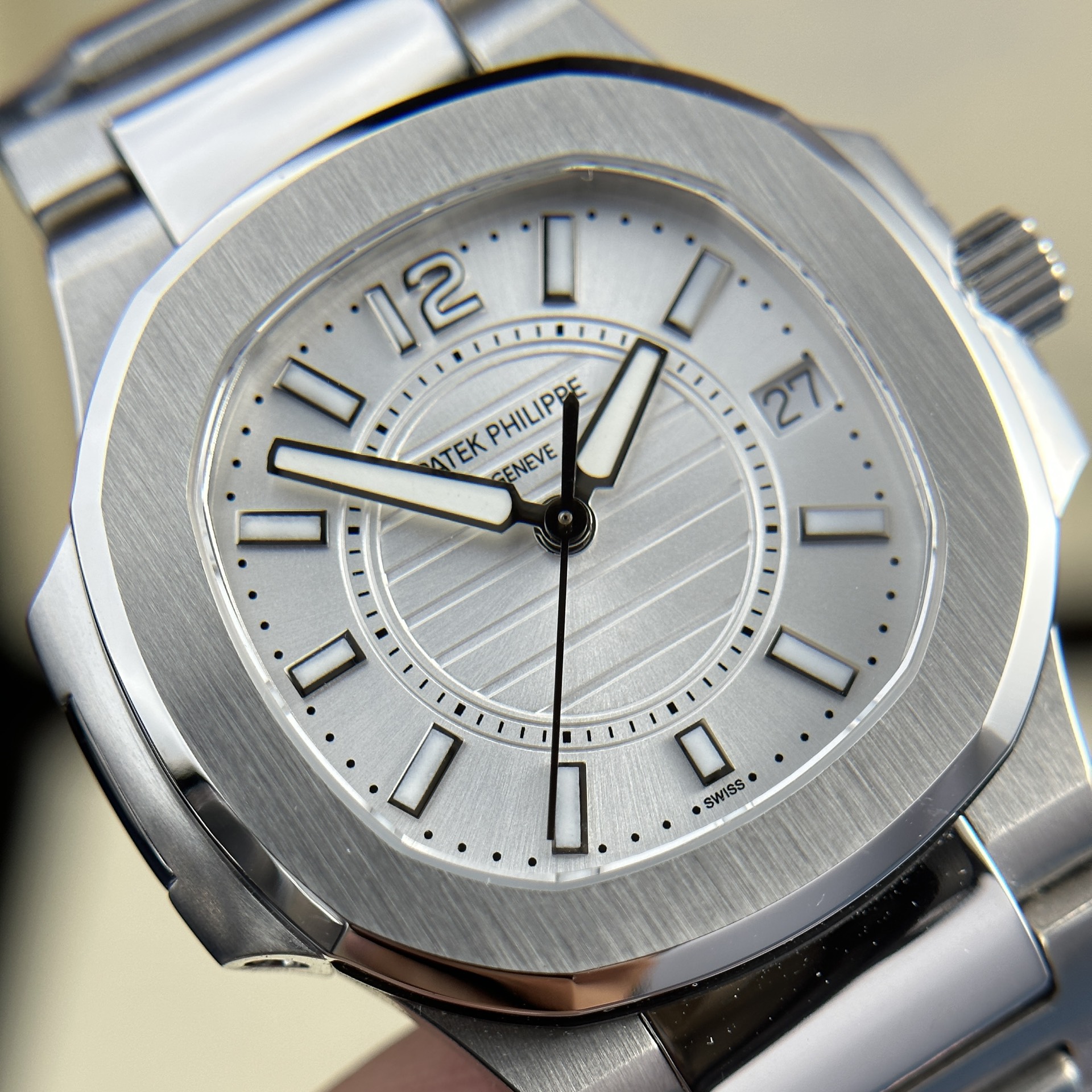 Patek Philippe Replica Watch Nautilus 7010 White Dial Metal Wire 32mm - Top club