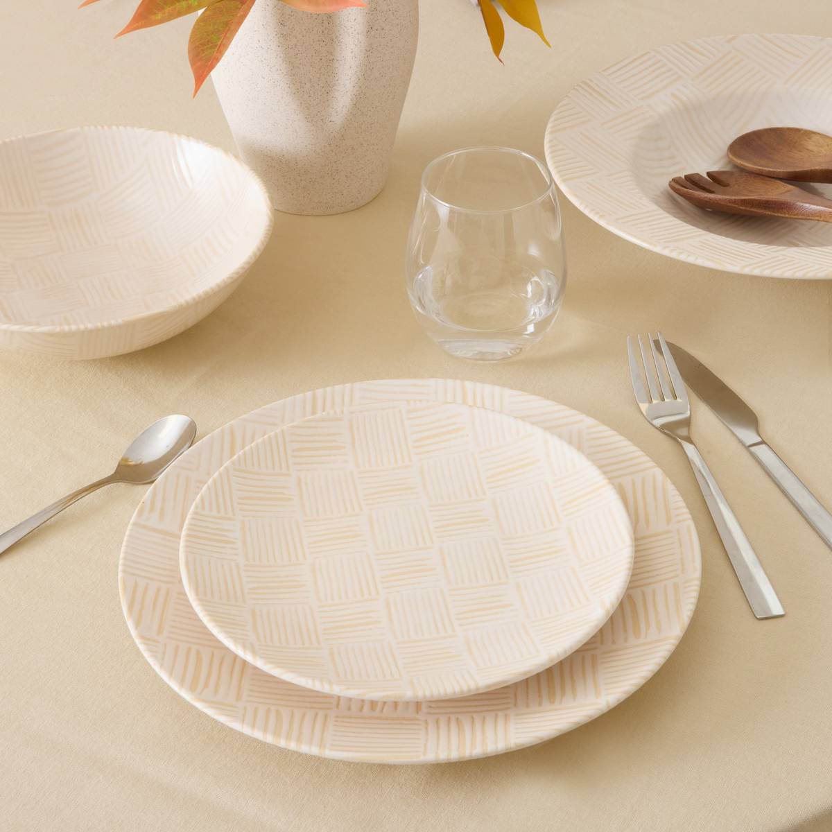 Flat plate "Laetitia" Stoneware (ceramic), D.25.8 cm