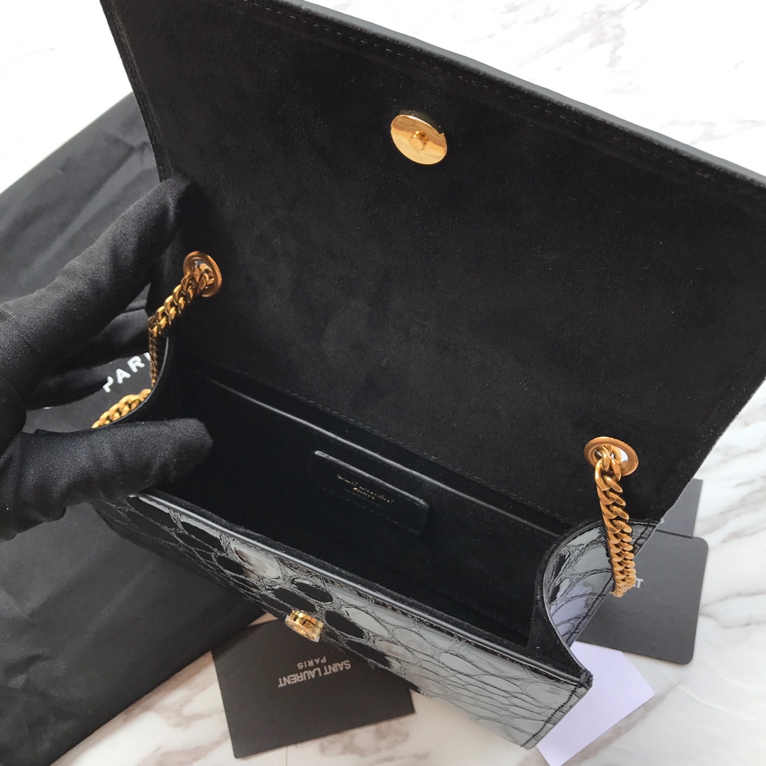 MONOGRAM CHAIN WALLET IN CROCODILE EMBOSSED SHINY LEATHER1:1High-quality replica