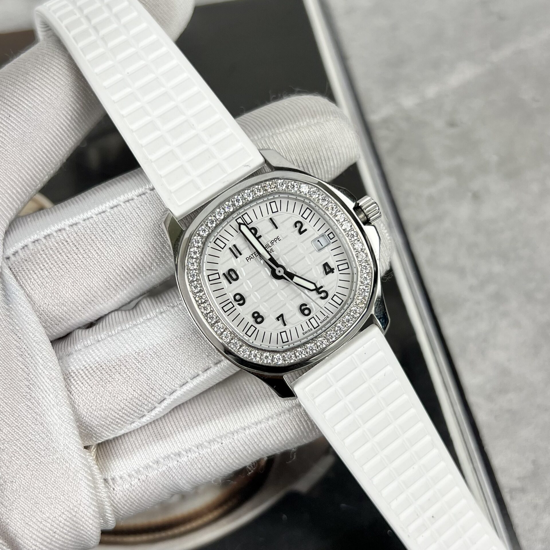 Patek Philippe Aquanaut 5067A Replica Watch With Moissanite Diamond 35.6mm - Elite Watch Atelier