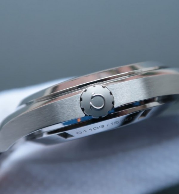 Replica Omega XF Seamaster James Bond Bumble Bee Blue Textured Dial SS Bracelet A8507 - Top club