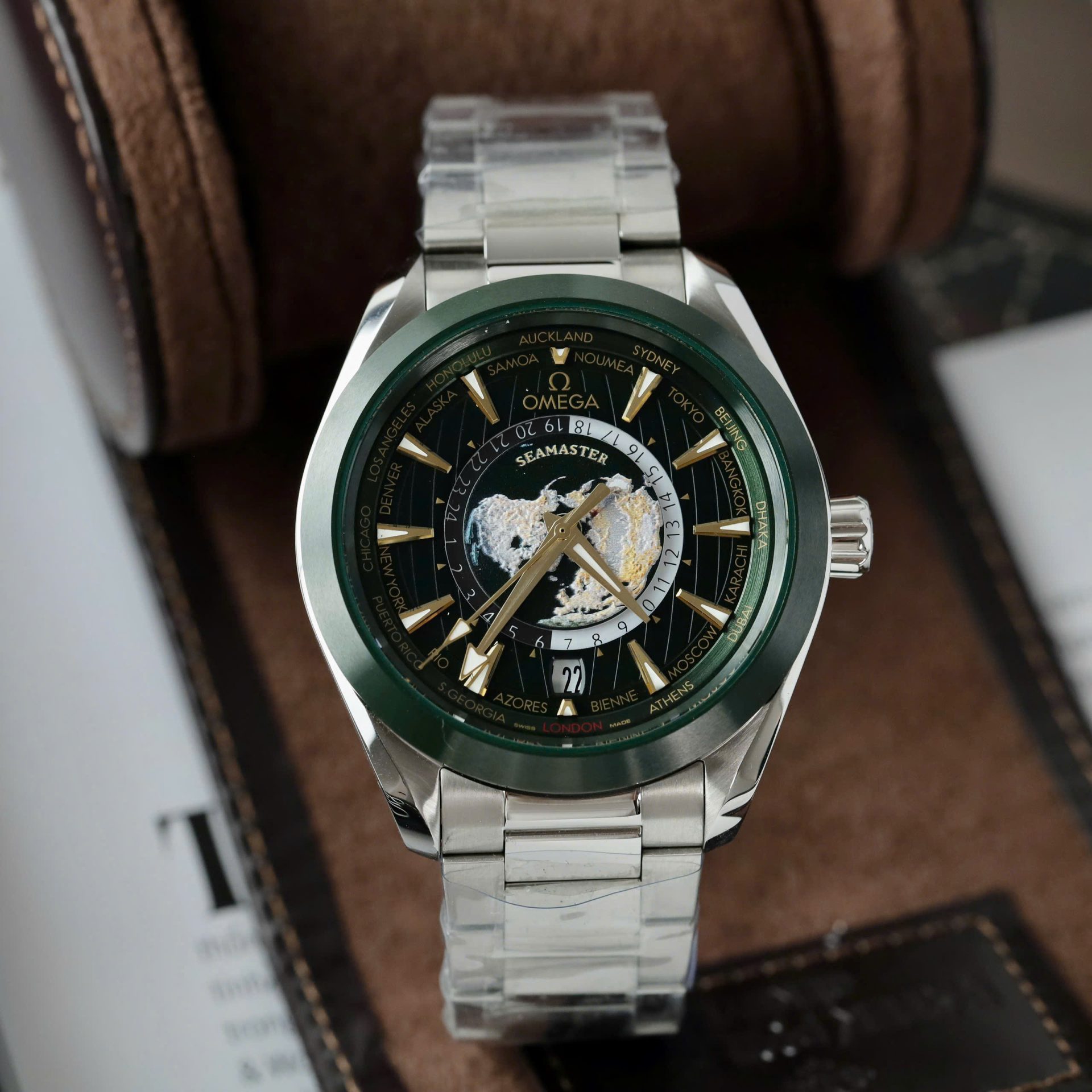 Omega Seamaster Replica Watch Aqua Terra Worldtimer Green Dial 43mm - Elite Watch Atelier