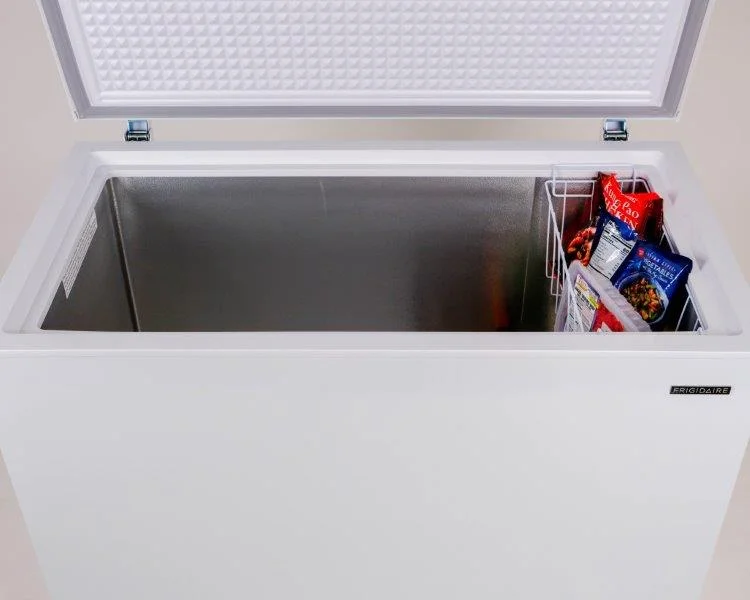 Frigidaire 10.3 Cu. ft. Chest Freezer, Garage Ready, EFRF1005, White - Image 23